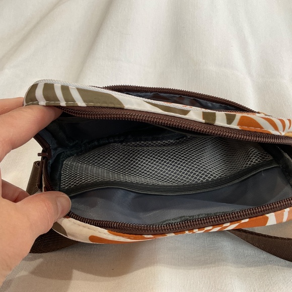 Bangs Shoes Floral Crossbody Fanny/Sling Pack Bag - used. - Picture 4 of 7